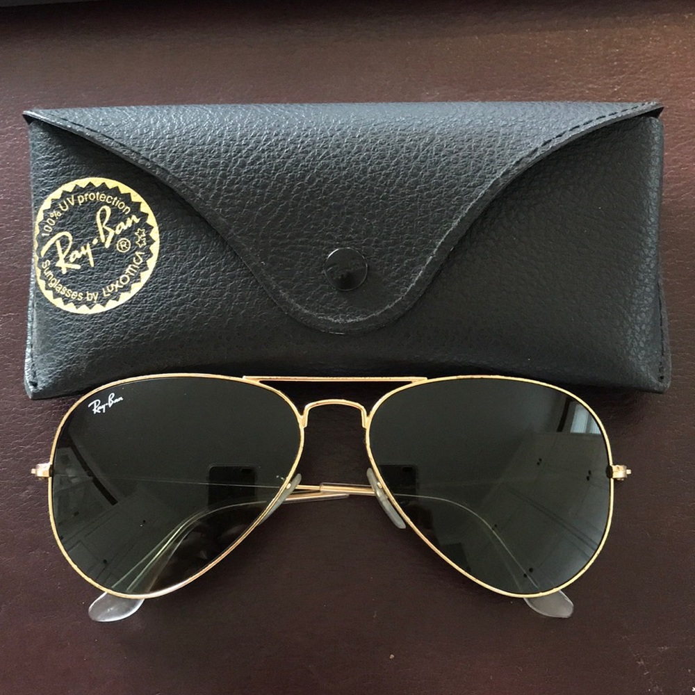 RAY BAN BLACK/GOLD AVIATORS IN AMAZING CONDITION